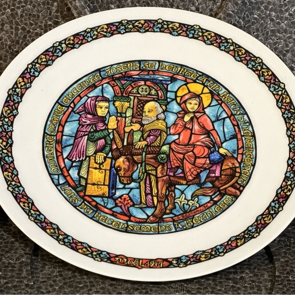 Noël Viral: “No Room at the End” by Rio – Third Issue Porcelain Plate | Limited - Picture 2 of 7